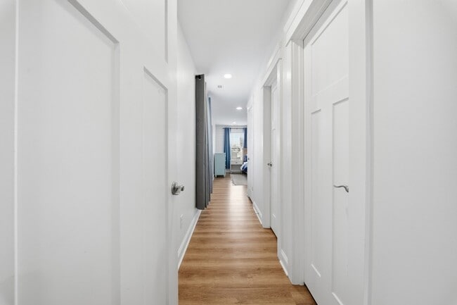 Building Photo - 9610 7th Bay St