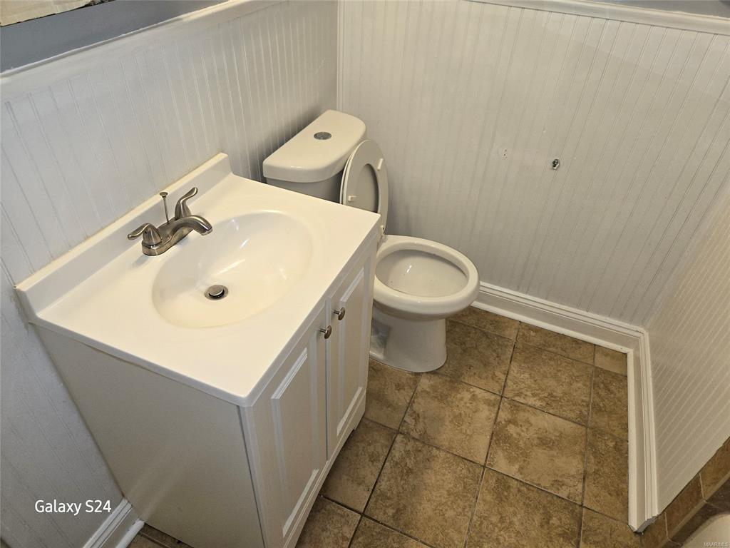 Building Photo - 2141 Meadowlane Dr