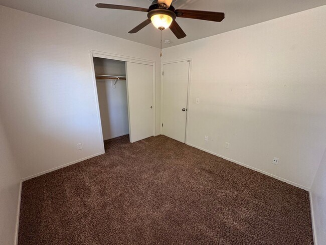 Building Photo - 1897