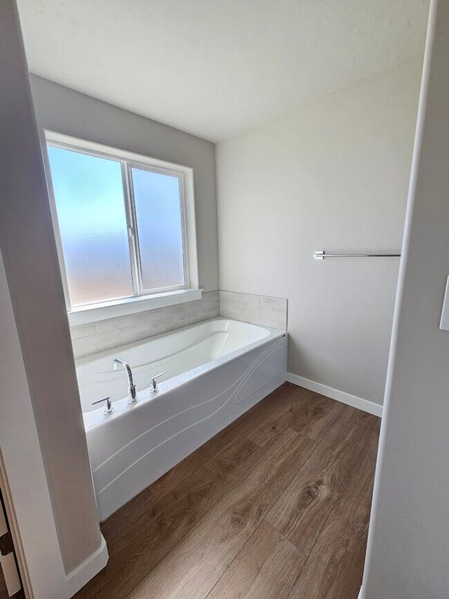 Building Photo - Brand new 3 Bed 2.5 Bath Home- Owyhee Scho...