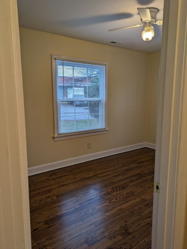 Building Photo - Great 2 Bedroom Home For Rent Near The Library!