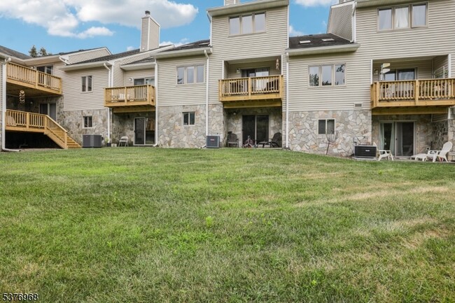 Building Photo - 80 Davey Dr