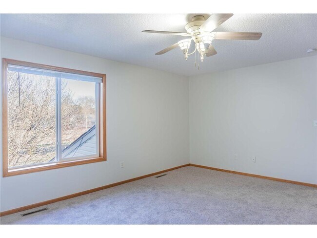 Building Photo - 112X Crystal Pl W