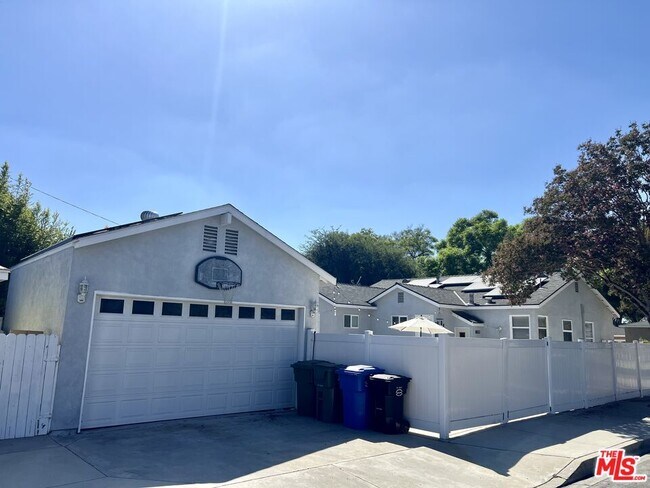 Building Photo - 8404 Newlin Ave