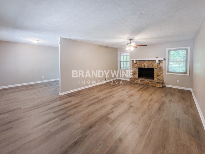 Building Photo - 2150 Moon Dr SW