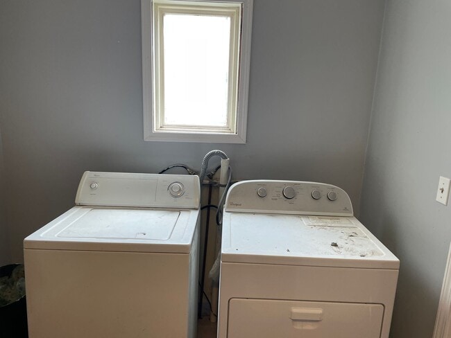 Building Photo - Updated, Two Bedroom home in Fairborn with...