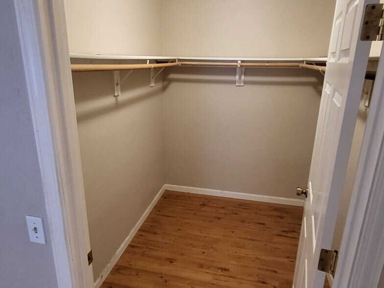 Master Walk-in closet - 49739 Road 426