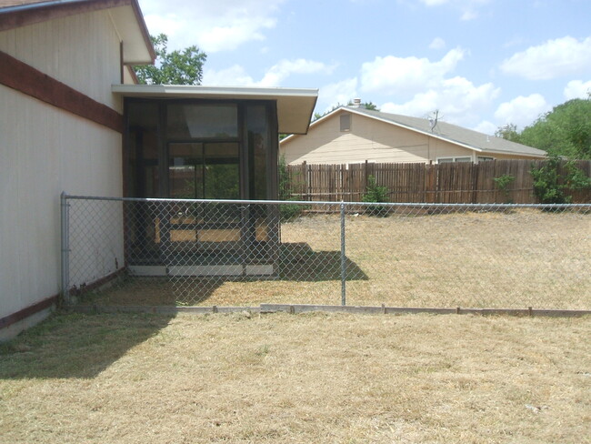 Building Photo - 5763 Country Sun Dr