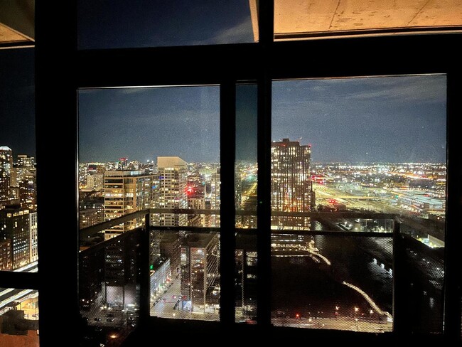 Building Photo - 235 W Van Buren St