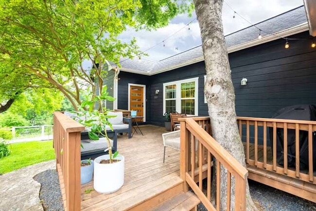 Building Photo - 800 Prospect Ave