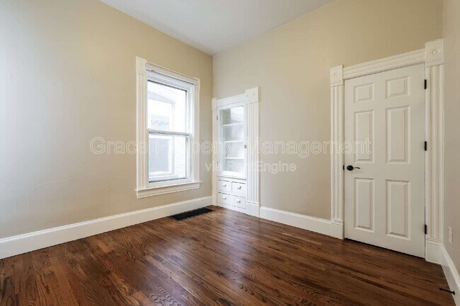 Building Photo - 212 W Irvington Pl