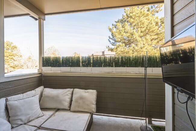 Building Photo - Beautiful Remodeled 2 Bedroom/2 Bathroom Condo is DTC!