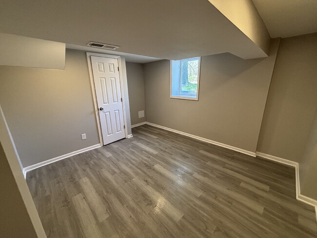 Building Photo - 4 Bedroom house in Gary!