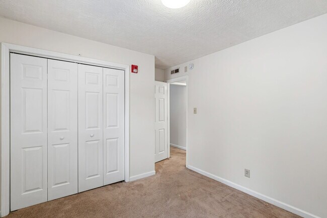 Building Photo - 482 E Red Bud Rd