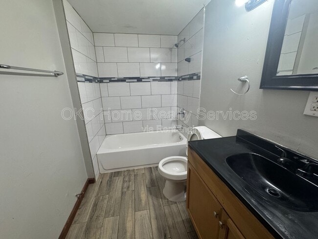 Building Photo - 630 SE 21st St