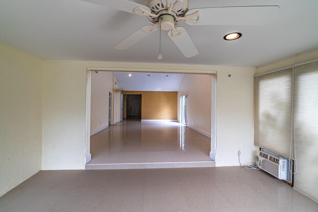 Building Photo - 8410 Cypress Ln