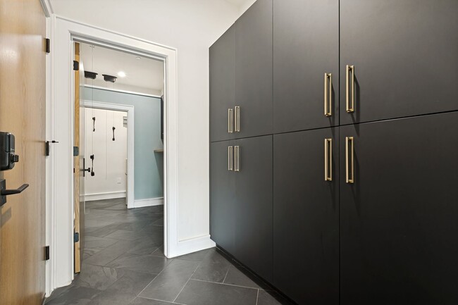 Building Photo - LUXURY TOWNHOME IN LONE STAR DISTRICT