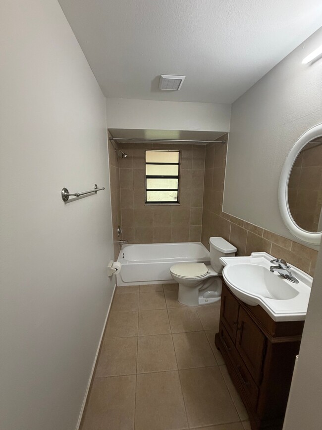 Building Photo - 11510 Valencia Dr