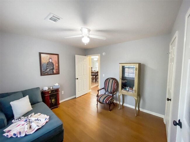 Building Photo - 254 E Sunset Dr