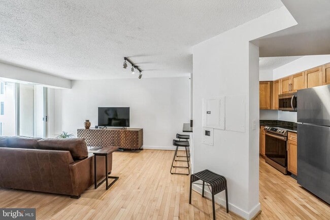 Building Photo - 7500 Woodmont Ave