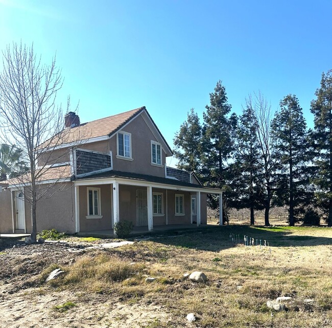 Building Photo - Ranch-Style Living! Fabulous Horse Ranch P...