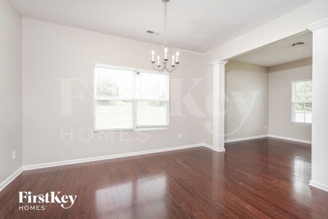 Building Photo - 294 Hartsfield Forest Dr