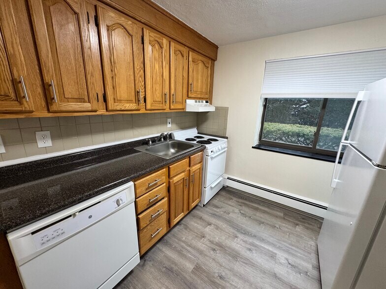 Building Photo - 16 Chester St