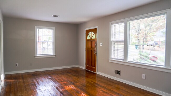 Building Photo - 1710 Glenview Rd