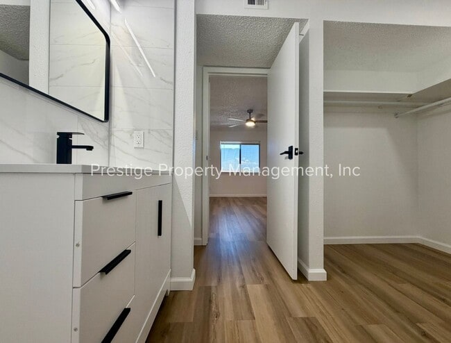 Building Photo - 6331 N Barcelona Ct