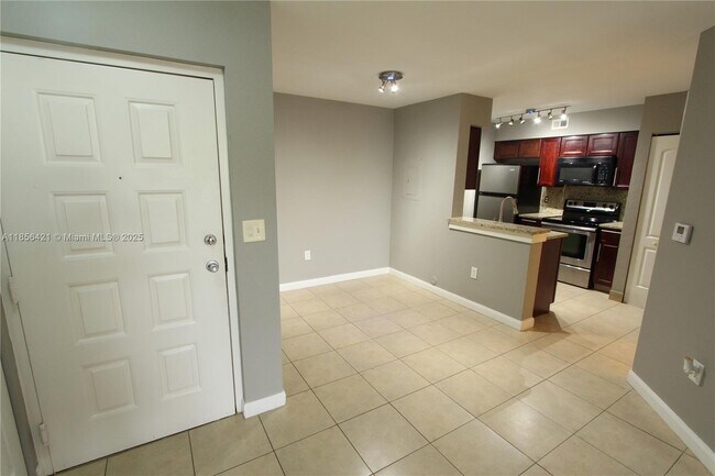 Building Photo - 2850 N Oakland Forest Dr