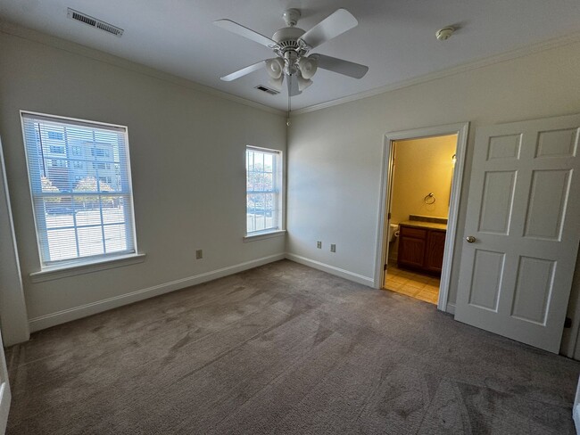 Building Photo - Available now!  Spacious 2BR/2BA Apartment...