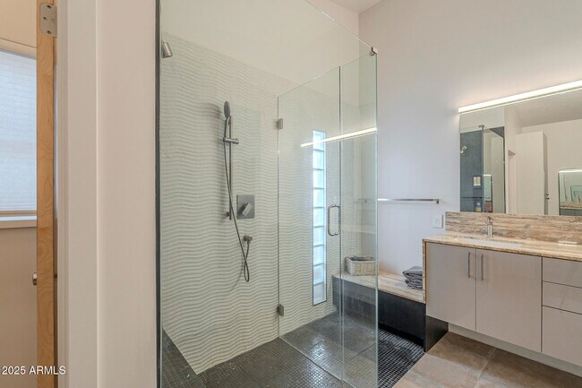 Building Photo - 9102 E Siesta Ln