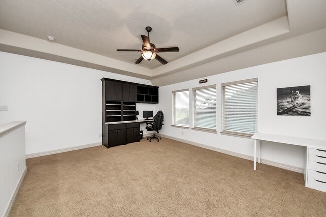 Building Photo - 10410 Mossback Pine Rd