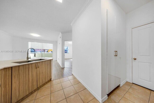 Building Photo - 9172 Collins Ave