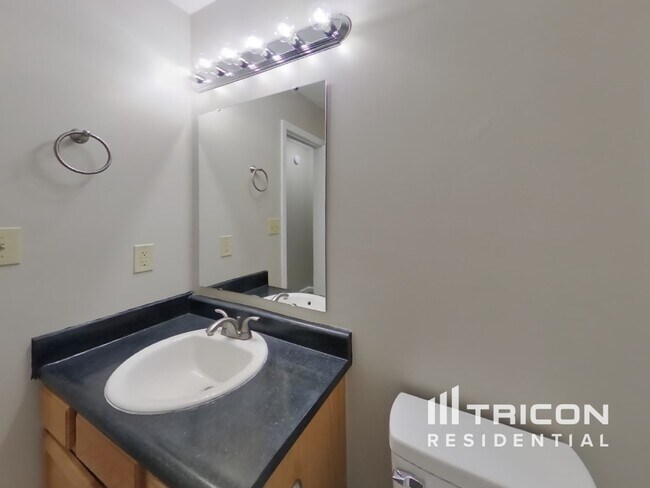 Building Photo - 5317 Mesa Verde Dr