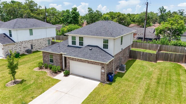 Building Photo - 422 Magnolia Ln