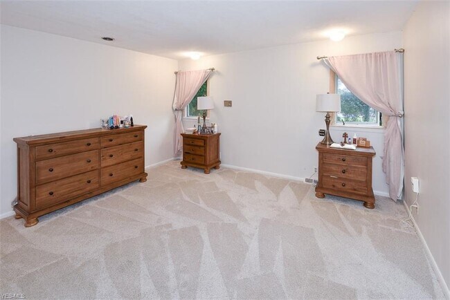 Building Photo - 24735 Twickenham Dr