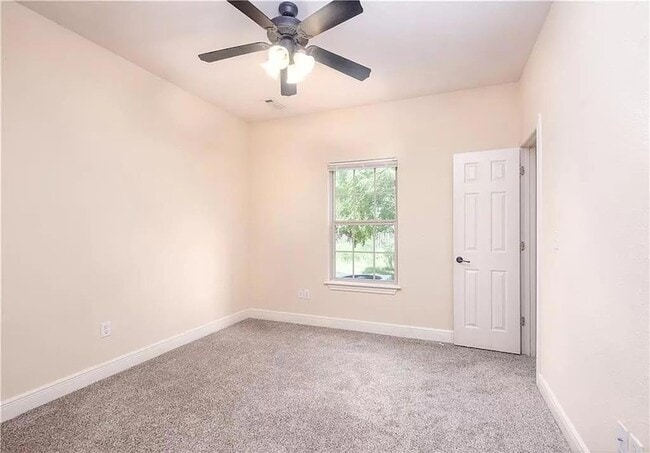 Building Photo - 1834 W Creekmore Dr