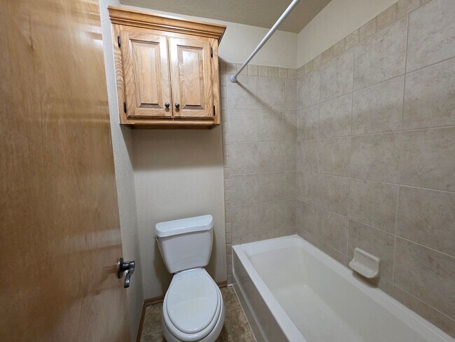 Building Photo - Great Home in Edmond School District + Ref...