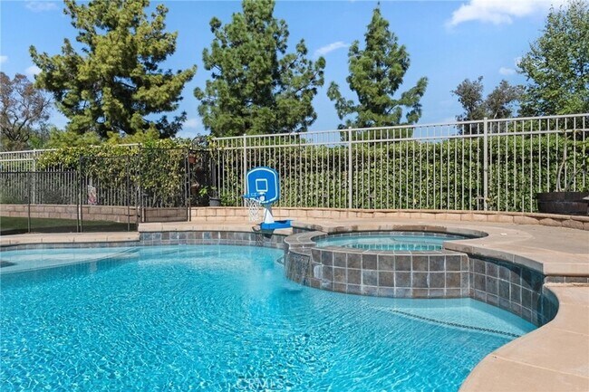 Building Photo - 43540 Corte Benisa