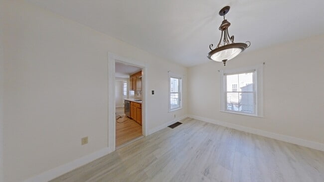 Building Photo - 48 Swanton St