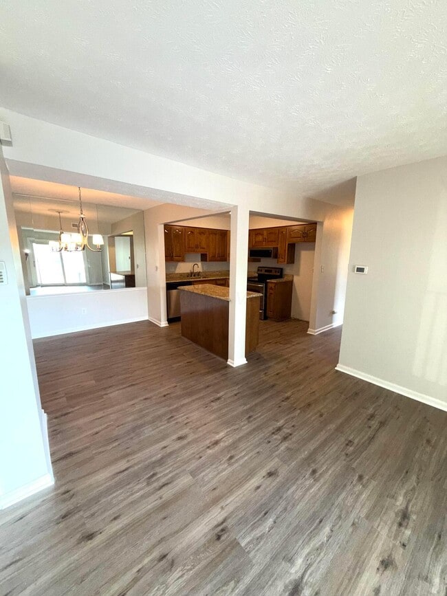 Building Photo - 1440 Slade Ave