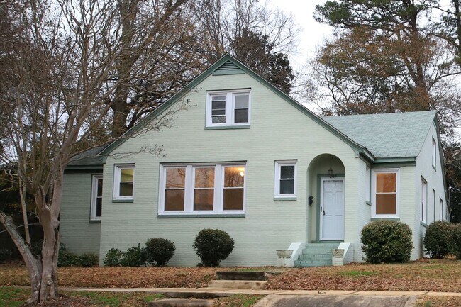 Building Photo - Charming Downtown Home