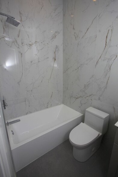 Building Photo - 1029 N Winchester Ave