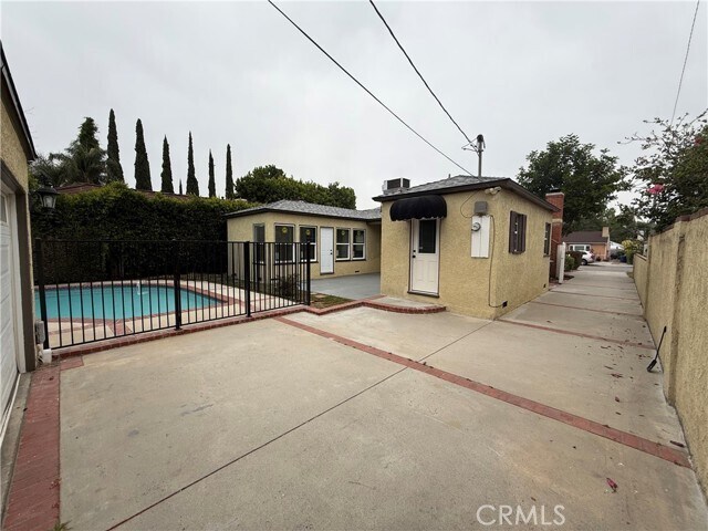 Building Photo - 527 S Orchard Dr