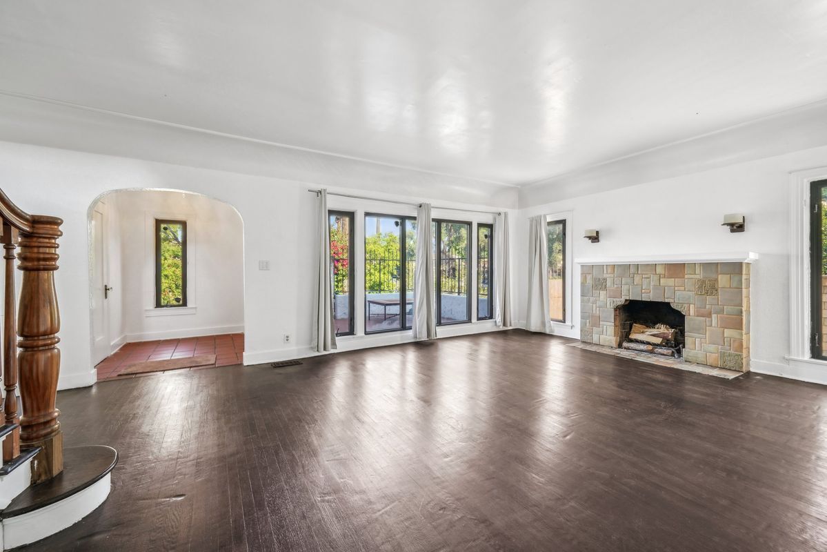 Building Photo - 3098 N Arrowhead Ave