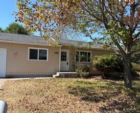 Building Photo - 727 Hendrickson Dr