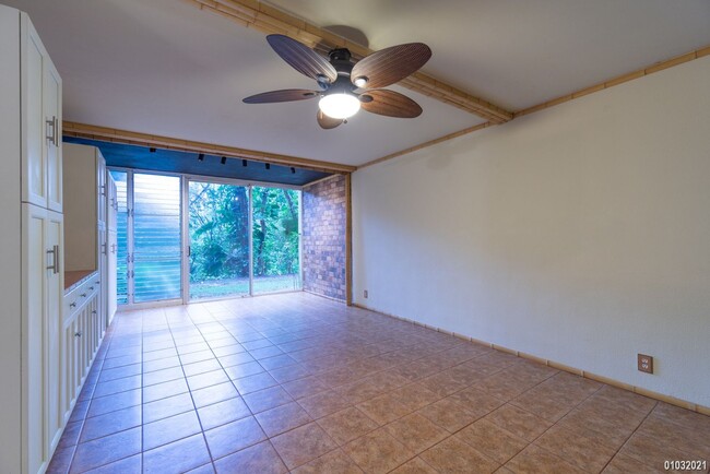 Building Photo - Pet Friendly 2-Bedroom, 1-Bath, 2-Parking ...