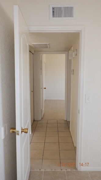 Building Photo - 504 E Montebello Ave