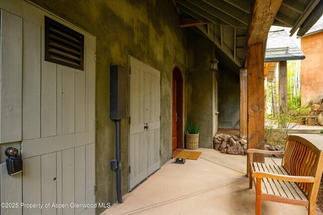 Building Photo - 302 Wild Spring Ln